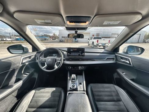 Used 2024 Mitsubishi Outlander SE image 19