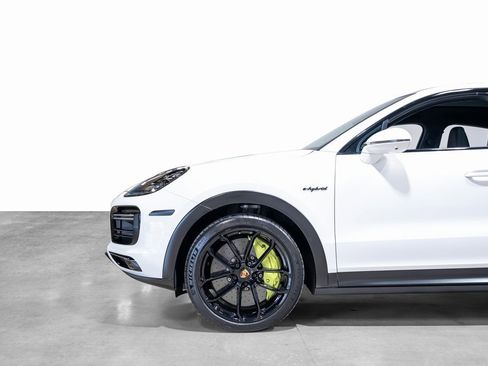 Used 2022 Porsche Cayenne Turbo S image 28