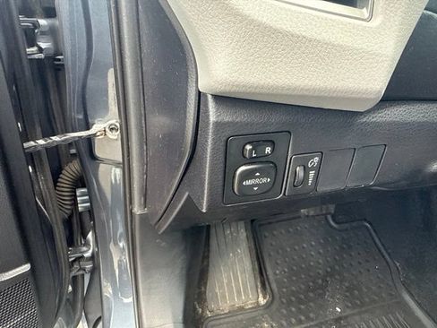 Used 2016 Toyota Corolla LE FWD image 17
