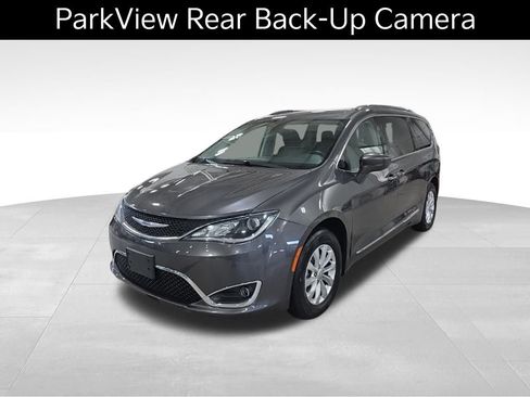 Used 2018 Chrysler Pacifica Touring-L image 6