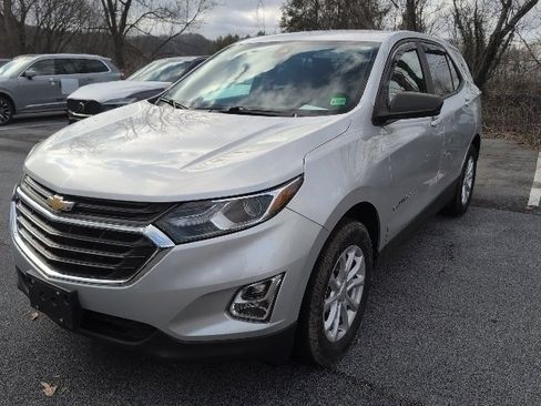 Used 2021 Chevrolet Equinox LS w/ LS Convenience Package image 3