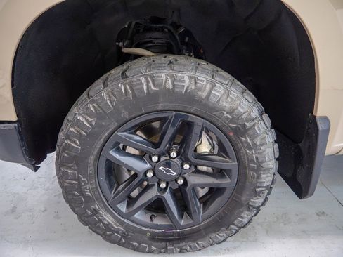 Used 2023 Chevrolet Silverado 1500 LT Trail Boss w/ Protection Package AWD/4WD image 8