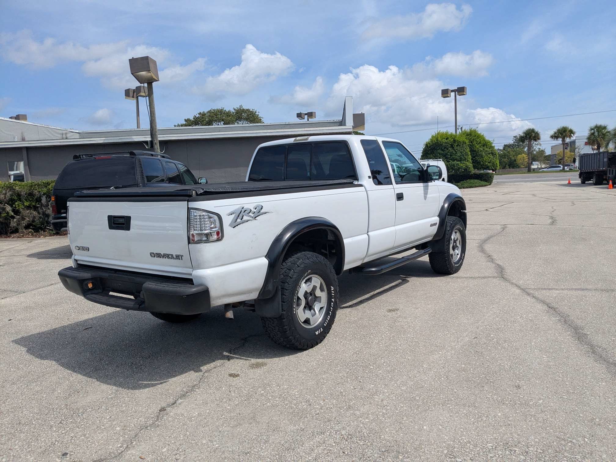 Used 2001 Chevrolet S10 Pickup 4x4 Extended Cab w/ Preferred Equipment Group image 4