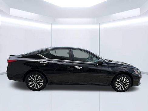 Used 2025 Nissan Altima 2.5 SV AWD/4WD image 8