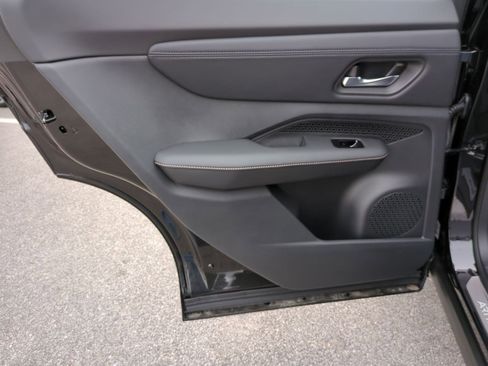 New 2024 Nissan Ariya AWD image 25