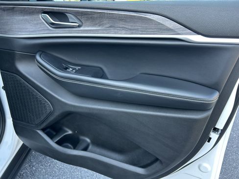 Used 2023 Jeep Grand Cherokee L Limited image 20