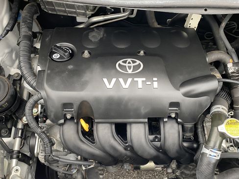 Used 2009 Toyota Yaris 4-Door Hatchback image 24