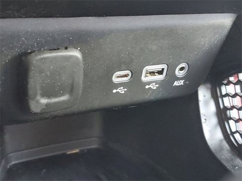 Used 2023 Chevrolet TrailBlazer RS w/ Sun and Liftgate Package image 29