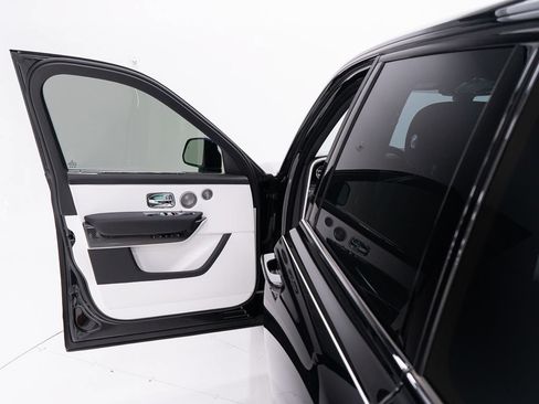Certified 2026 Rolls-Royce Cullinan Black Badge AWD/4WD image 11