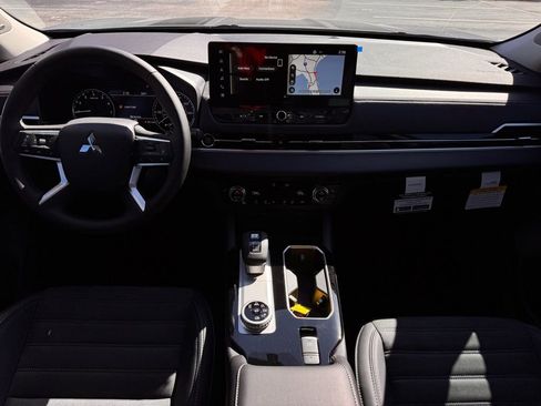 New 2026 Mitsubishi Outlander AWD image 25