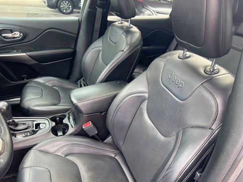 Used 2019 Jeep Cherokee Limited image 5