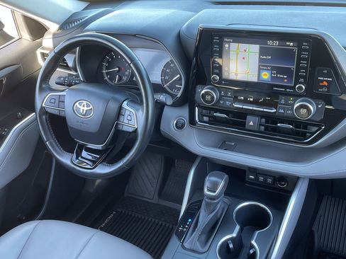 Used 2020 Toyota Highlander XLE image 13