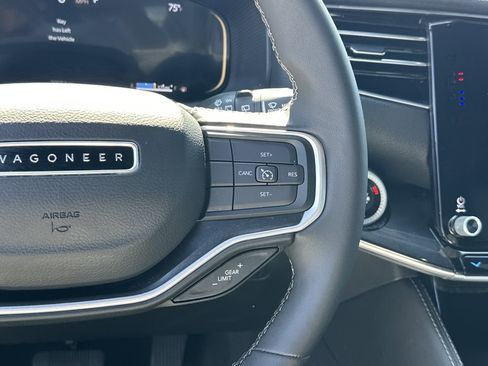 Used 2024 Jeep Wagoneer 4x4 image 29