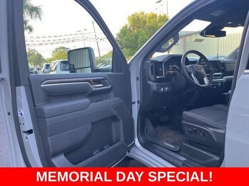 Used 2025 GMC Sierra 3500 SLE w/ Preferred Package AWD/4WD image 4