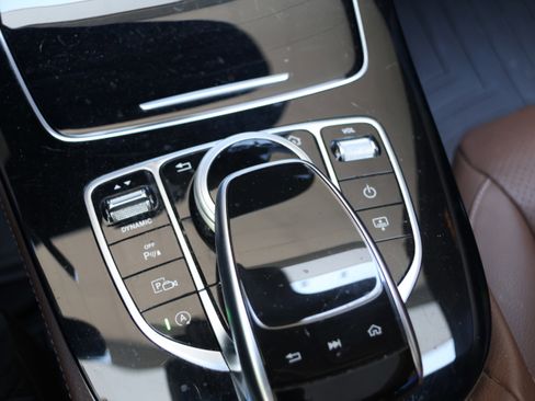 Used 2017 Mercedes-Benz E 300 4MATIC image 31