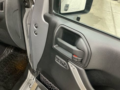 Used 2016 Jeep Wrangler Unlimited Rubicon w/ Connectivity Group image 34