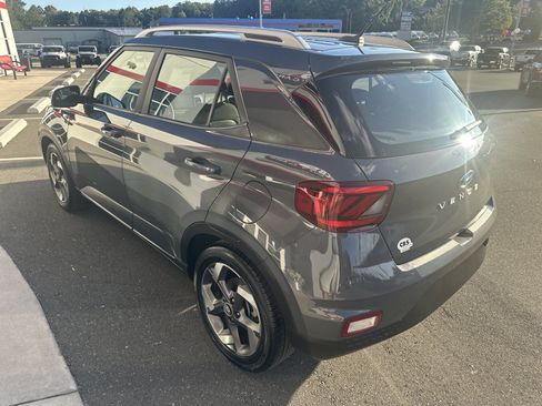 Used 2025 Hyundai Venue SEL FWD image 6