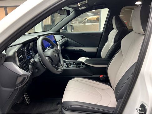 New 2026 Lexus TX 500h AWD w/ Technology Package image 9
