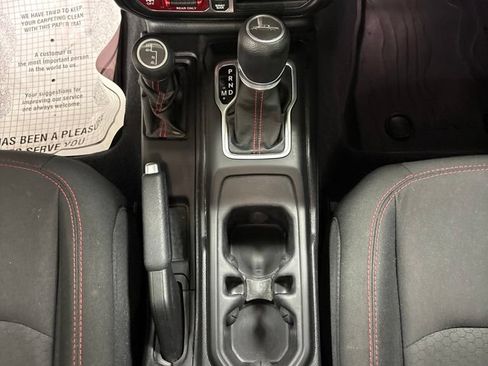 Used 2021 Jeep Gladiator Rubicon w/ Cold Weather Group AWD/4WD image 14