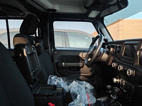 Used 2018 Jeep Wrangler Unlimited Sport S AWD/4WD image 12