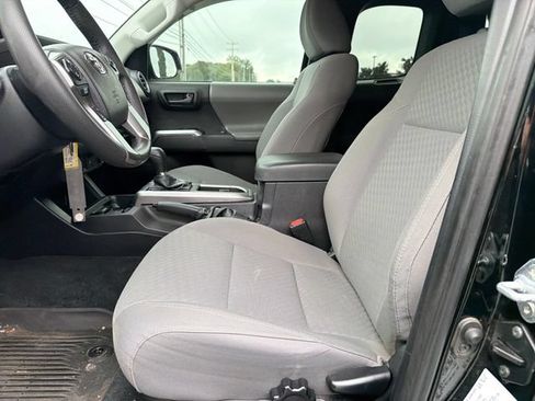 Used 2021 Toyota Tacoma SR5 w/ SR5 Appearance Package (SM) AWD/4WD image 10