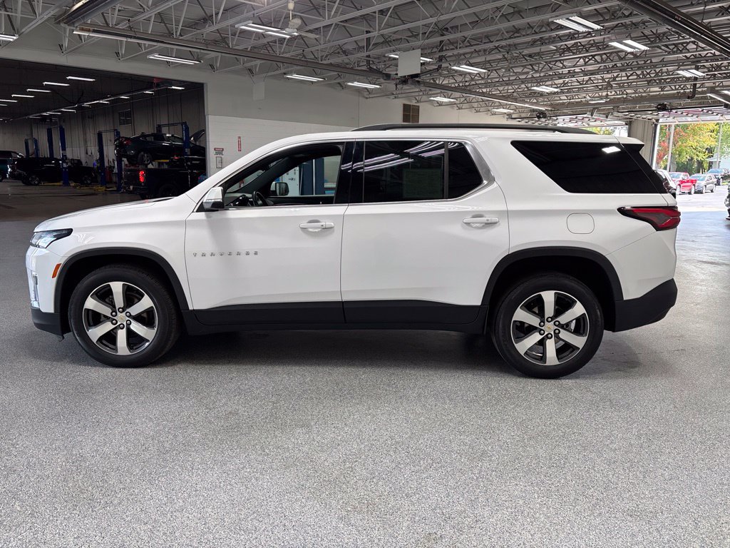 Used 2023 Chevrolet Traverse LT w/ LT Premium Package AWD/4WD image 4