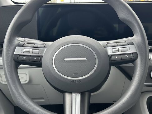 Used 2024 Hyundai Kona SE image 19