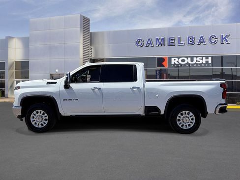 Used 2026 Chevrolet Silverado 2500 LTZ w/ LTZ Convenience Package AWD/4WD image 3
