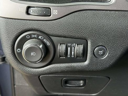 Used 2021 Jeep Cherokee Latitude Lux w/ Sun & Sound Group AWD/4WD image 26