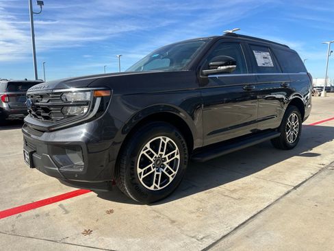 New 2025 Ford Expedition Active image 1