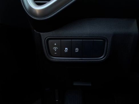 Used 2025 Kia Soul LX w/ LX Technology Package FWD image 20