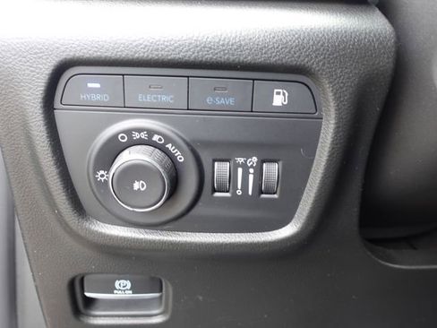 Used 2023 Jeep Grand Cherokee 4WD 4xe w/ Luxury Tech Group II image 16