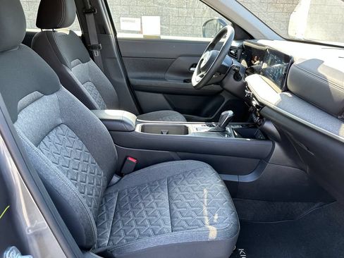 Used 2026 Nissan Kicks SV FWD image 17