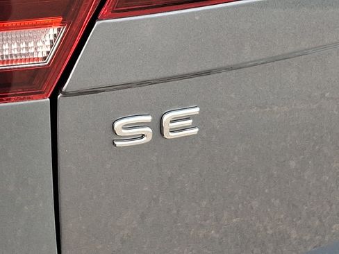 Certified 2022 Volkswagen Tiguan SE w/ Panoramic Sunroof Package image 31