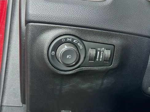 Used 2018 Jeep Compass Latitude w/ Popular Equipment Group AWD/4WD image 11