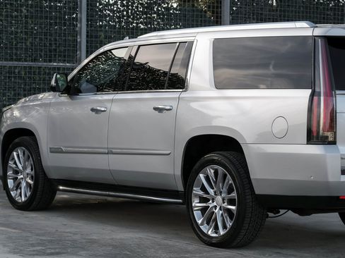 Used 2020 Cadillac Escalade ESV Luxury image 13
