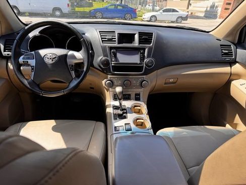 Used 2013 Toyota Highlander SE AWD/4WD image 23