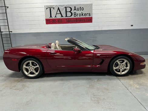 Used 2003 Chevrolet Corvette Convertible w/ Preferred Equipment Group1 RWD image 2