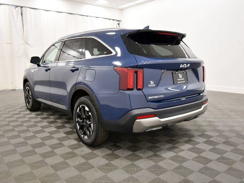 Certified 2024 Kia Sorento S AWD/4WD image 5