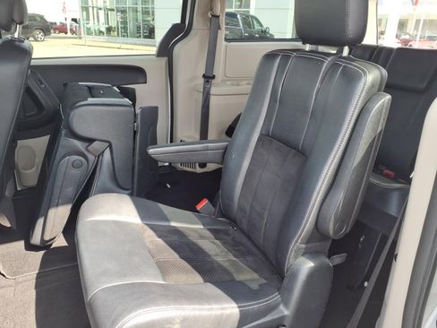 Used 2017 Dodge Grand Caravan SXT FWD image 15