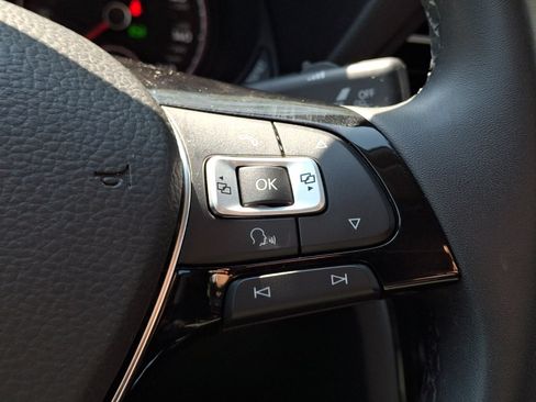 Certified 2022 Volkswagen Passat 2.0T FWD image 24