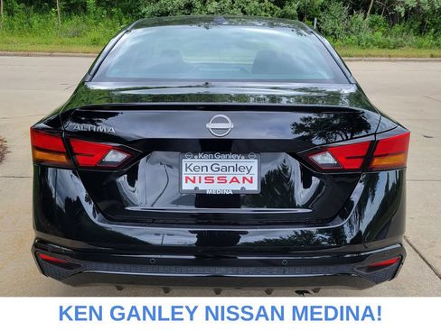 Certified 2025 Nissan Altima 2.5 SV FWD image 4