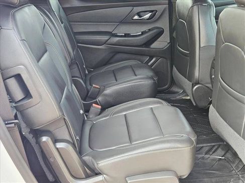 Used 2023 Chevrolet Traverse LT w/ LT Premium Package AWD/4WD image 21