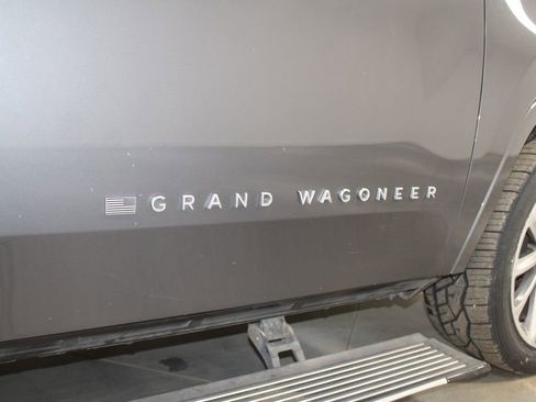 Used 2023 Jeep Grand Wagoneer L Series II image 12