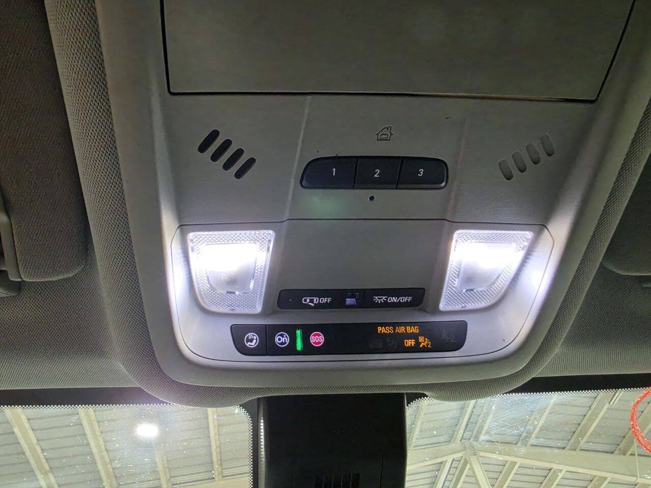 Used 2020 Chevrolet Equinox LT FWD image 38