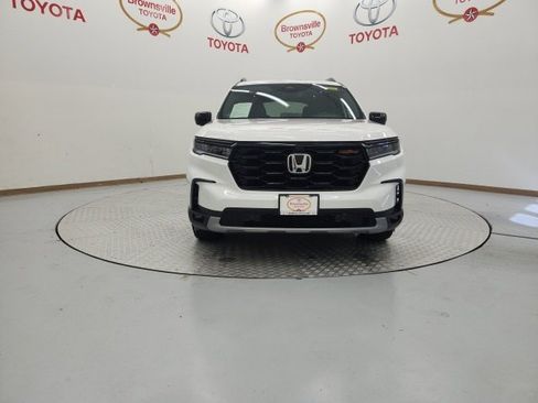 Used 2025 Honda Pilot TrailSport image 4