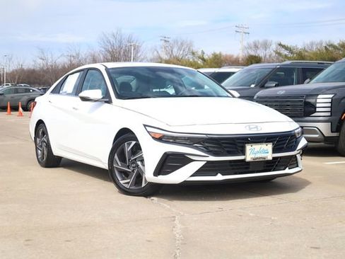 Certified 2025 Hyundai Elantra Limited image 2