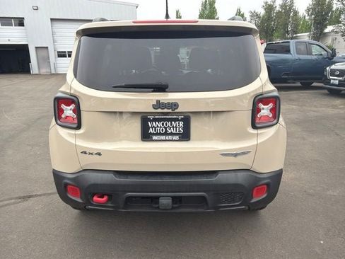 Used 2017 Jeep Renegade Trailhawk AWD/4WD image 5