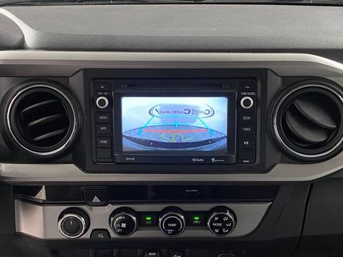 Used 2018 Toyota Tacoma SR5 AWD/4WD image 21