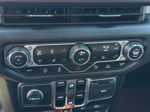 Used 2025 Jeep Gladiator Sport AWD/4WD image 28